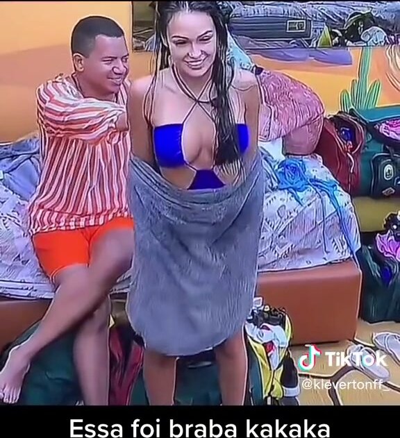 Video Larissa Bbb Showing Her Pussy Live On Big Brother Brasil