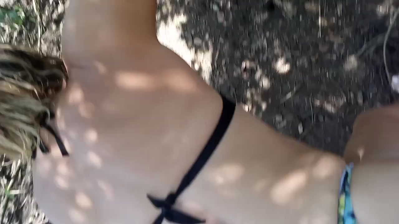 Loira dando o cu no mato