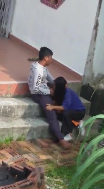 Flagra De Casal Jovem Fazendo Safadeza Escondida Atras Da Casa Cnn Amador 