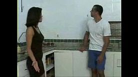 Pegando a cunhada na cozinha e metendo a rola nela todinha