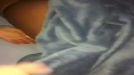 Porno filha dormindo  Tirando a coberta da filhinha gostosa pra ver ela dormindo de calcinha com bundinha pra cima