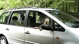 Loira gostosa Dando seu cuzinho dentro do carro