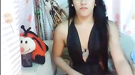 Porno amador de travesti solo se acabando na punheta deliciosa diante a webcam