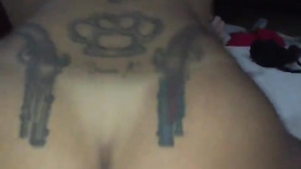 Porno novinha tube bandida tatuada cavalgando na rola