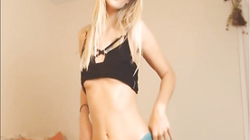 Beautiful Skinny Blonde Show Her Pussy On Cam