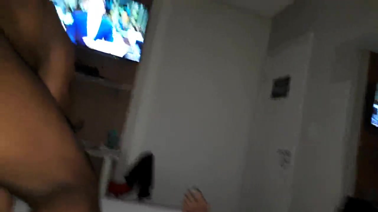 Negão safado arrombando a bucetinha da puta safada - Cnn Amador