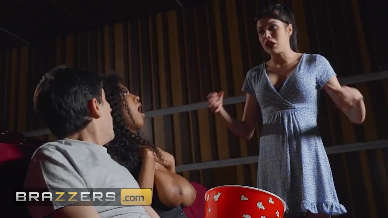 X Vídeos Pornôs Negra Peituda Fodendo No Cinema Com Amigo - Cnn Amador