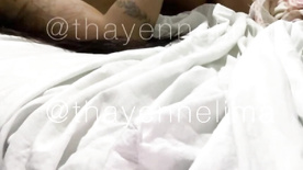 AshyneThayenne dando a sua buceta enorme bem gostoso até goza