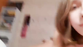 Young girl sends naked nudes to her boyfriend and it's leaked
