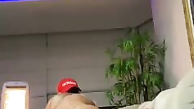 Babybrazil2424 transando no sofá com um macho de pau duro
