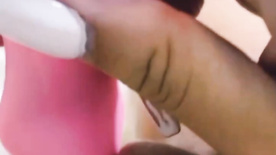 Hottestdeborah masturbando a buceta raspada com um vibrador
