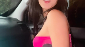 Michellee Rabbit transando com o uber dentro do carro