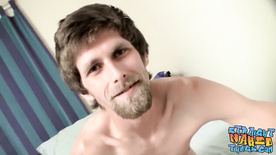 Skinny man jerking off in his room until he comes