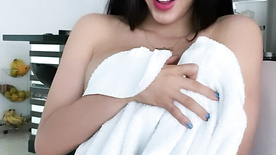Juliana Bonde nude masturbating her pussy after shower