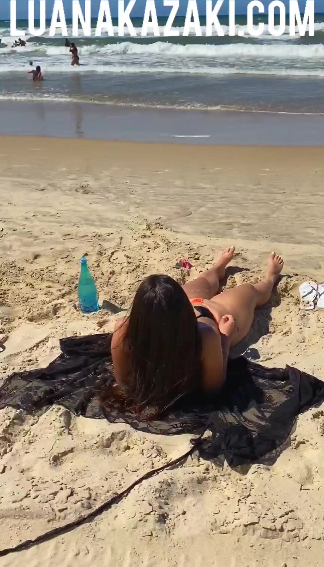 Luana Kazaki Safada Exibicionista Mostrando A Bucetona Na Praia Cnn Amador