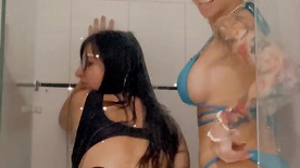 Mc Pipokinha showing off in the shower with a slutty little friend