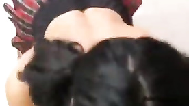 Ah Japonesa fazendo chupeta gulosa e molhada para homem dotado