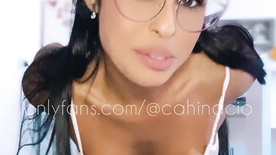 Cah Incácio pelada mostrando sua bucetinha raspada e carnuda