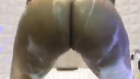Meloxxpacksz rebolando gostoso ao som do pancadão na banheira do motel