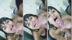 Cleo Matos nua chupando rola no banheiro em putaria gostosa