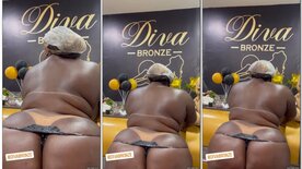 Jojo Todynho pelada se exibindo depois do bronzeamento