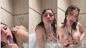 Meliaare pagando boquete para um consolo na banheira