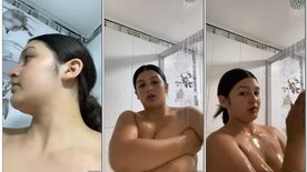 Novinha excitada exibindo os seios gostosos
