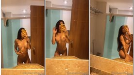 Ana Barreto naked in front of the mirror