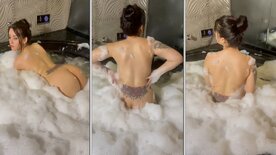 Naked Alexia Lorleskovnikolai.ru with her hot ass in the bubble bath