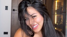Steffy Moreno dançando nua e se masturbando cheia de prazer