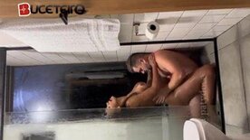Paty Doce fodendo no sexo perfeito com macho pauzudo no banheiro