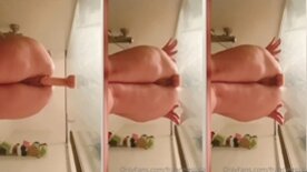 Francine Piaia Ex bbb rabuda socando um pinto de borracha grande na xoxota molhadinha