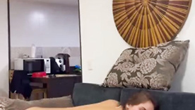 Cíntia Colombino fodendo pelada com o macho arrombando sua vagina melada
