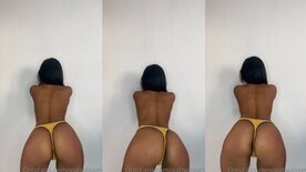 Gabwlisses calcinha socada no cuzinho empinando a bunda grande