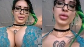 Gostosona Peituda Ariane Saint se exibe toda gostosa em uma lingerie transparente
