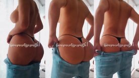 Rabuda Martina Smith vestindo calça com rabão empinado e micro calcinha
