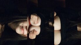 Peituda safada Adel mostrando as tetas todas nuas e pegando nos bicos dos peitos rosadinhos
