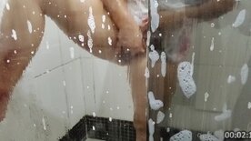 Kelsecrets batendo siririca no banho de chuveiro