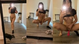 Stepgf uma novinha se filmando no espelho enquanto se agacha no consolo de borracha