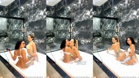 Marília Oliveira peladinha na banheira com amiguinha puta
