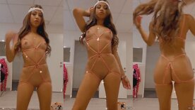 Danada Veronica Rodriguez provocando com lingerie com seios e xota de fora