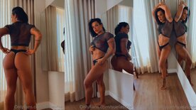 Gostosa Sue Lasmar sensualizando com calcinha atolada no rabão