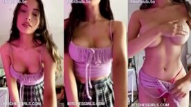 A magrinha deliciosa Blinkx tira a roupa e mostra os peitinhos durinhos enquanto a safada empina o bumbum