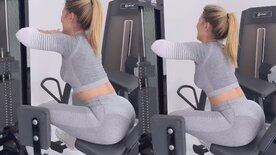 Virginia Fonseca empinando a bunda grande de roupa colada na academia