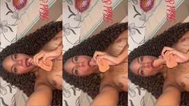 Ousada Mikaelly chupando consolo de borracha no privacy
