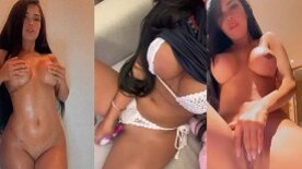 Vivi Plena pelada e safadinha masturbando a bucetinha em putaria