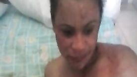 Brasileira favelada leva surra depois que dormiu com marido da amiga