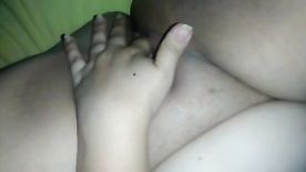 Namorada safada batendo uma siririca antes de dormir