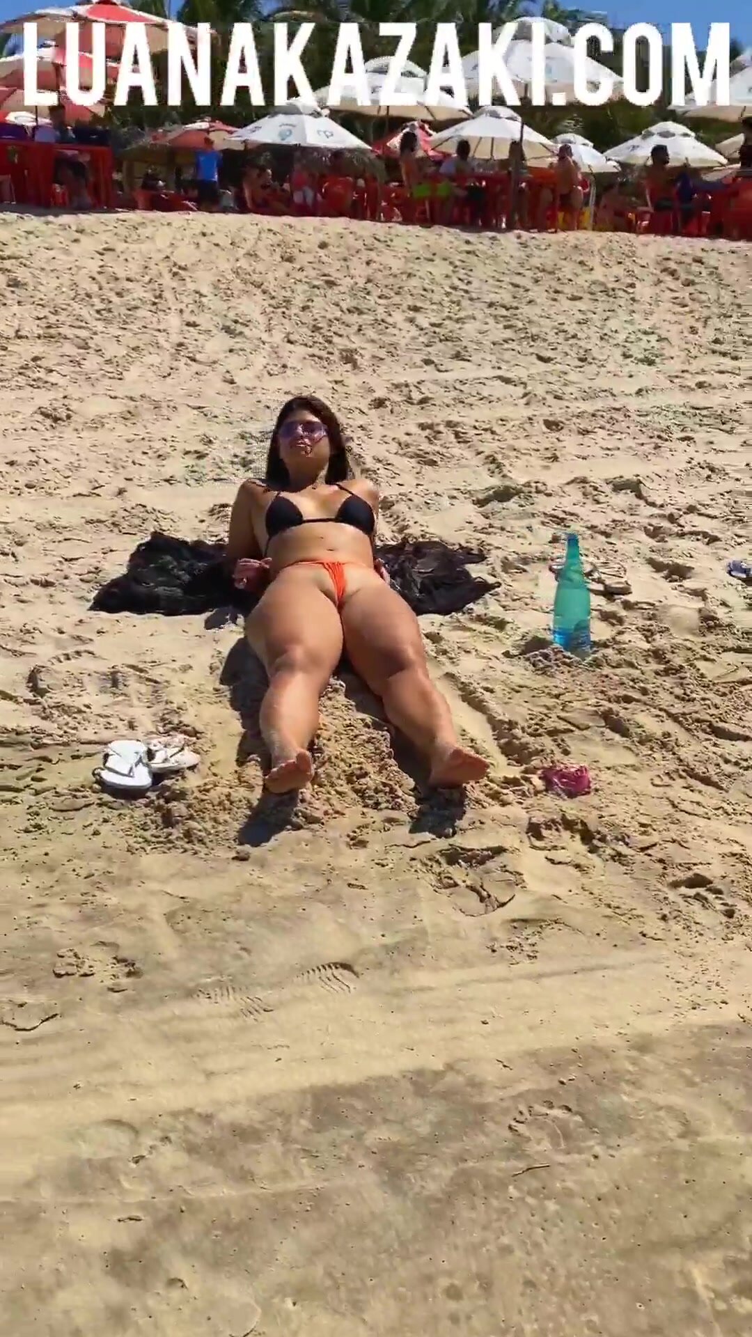 Luana Kazaki Exhibe Sa Chatte Sur La Plage - Cnn Amador