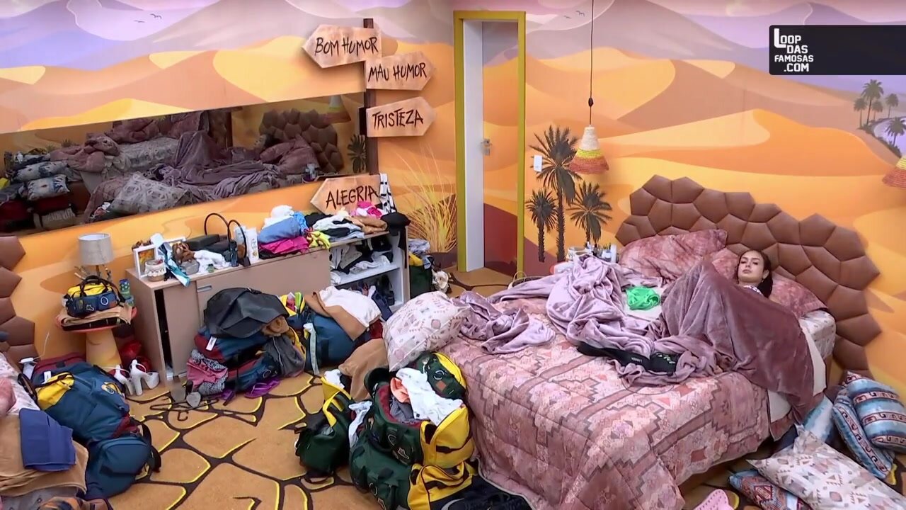 Participante Larissa Do BBB 23 Mostrando A Buceta Por De Baixo Das Cobertas  Big Brother Brasil 2023 - Cnn Amador